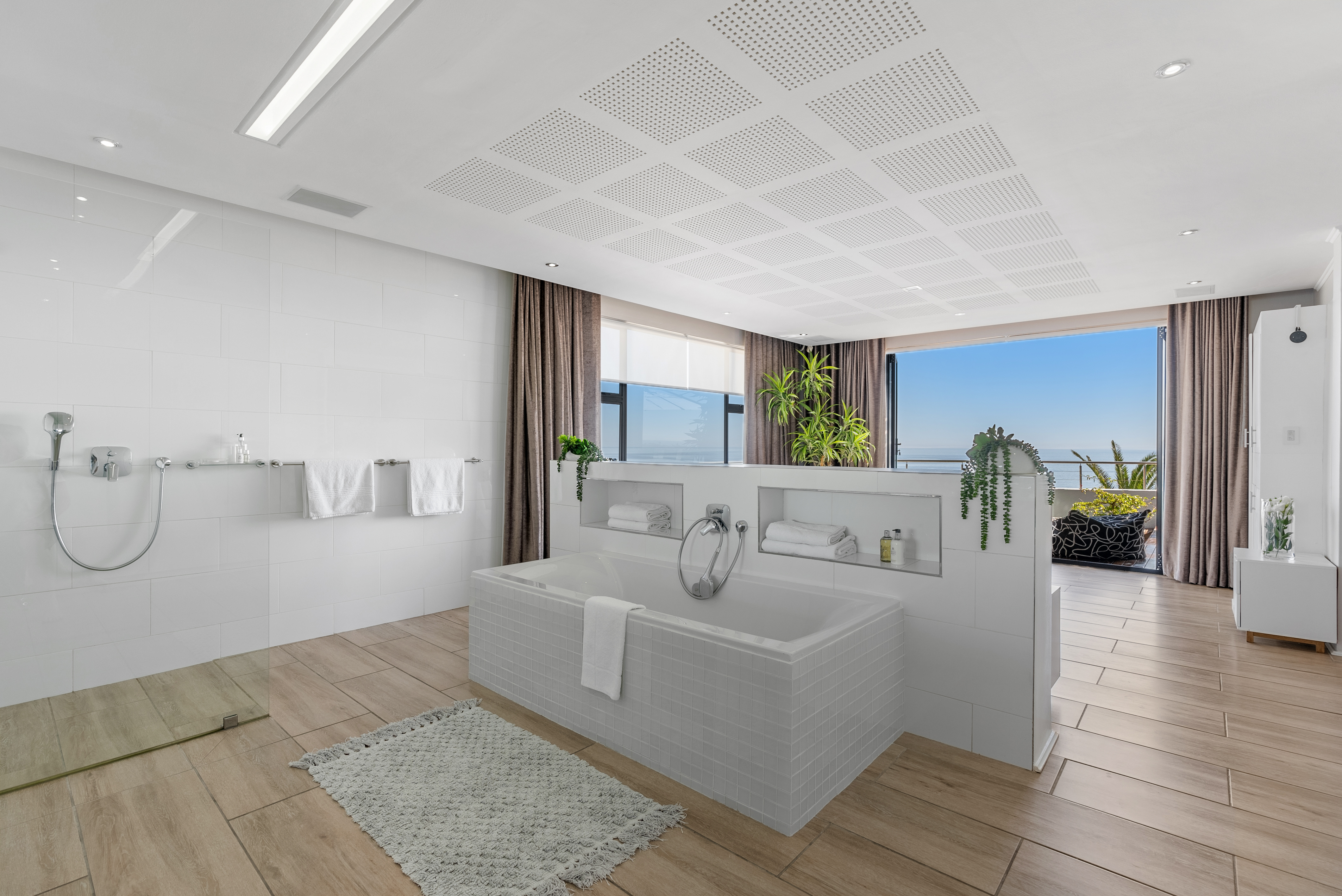 Panoramic Ocean Suite Bathroom